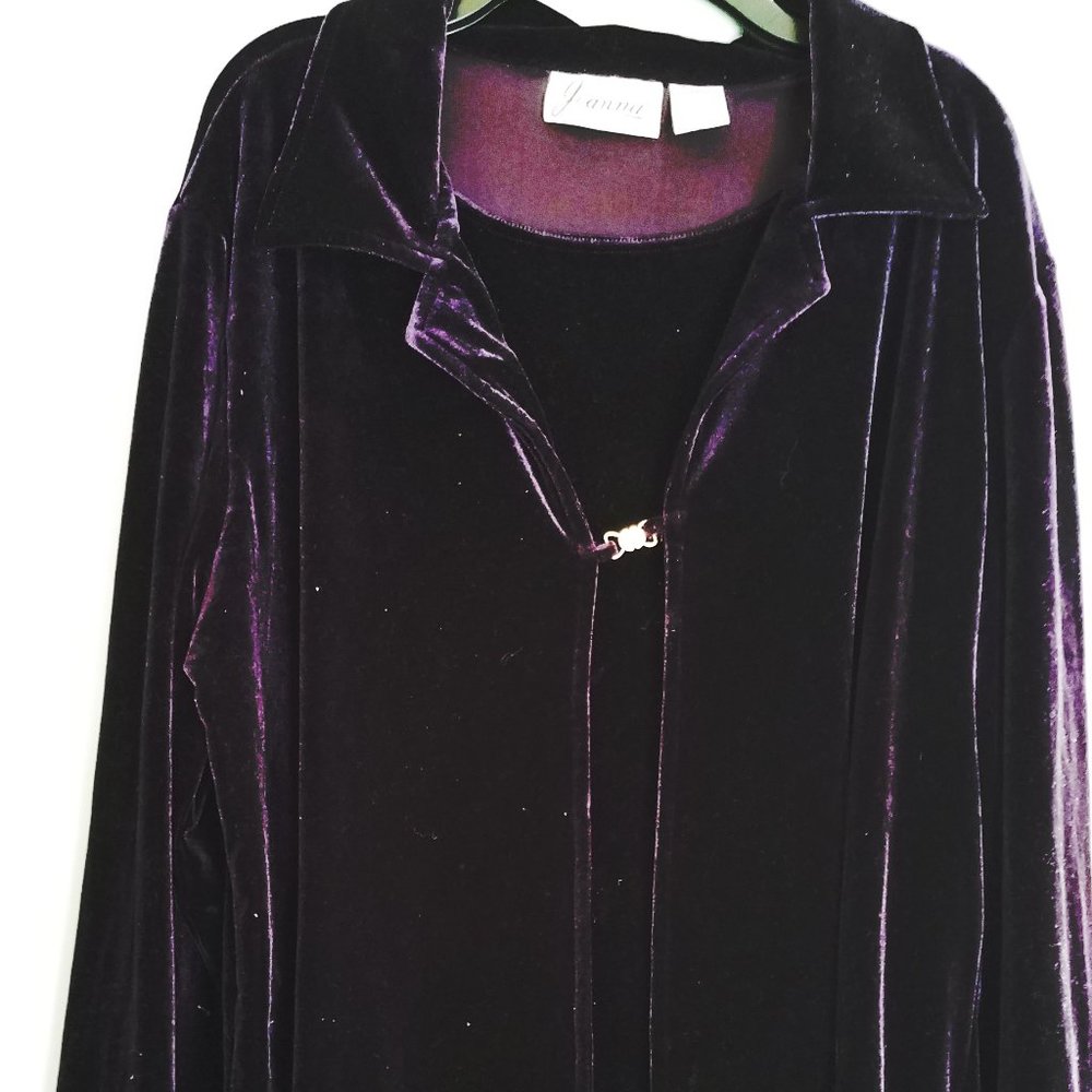 LAST CHANCE! Pretty Velvet Deep Eggplant Purple Top Size Large